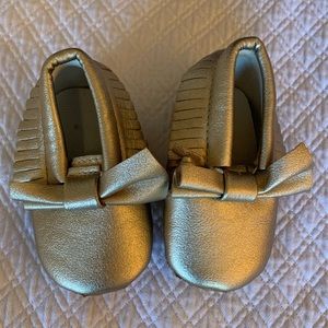 Never Worn Good Bow Moccasins